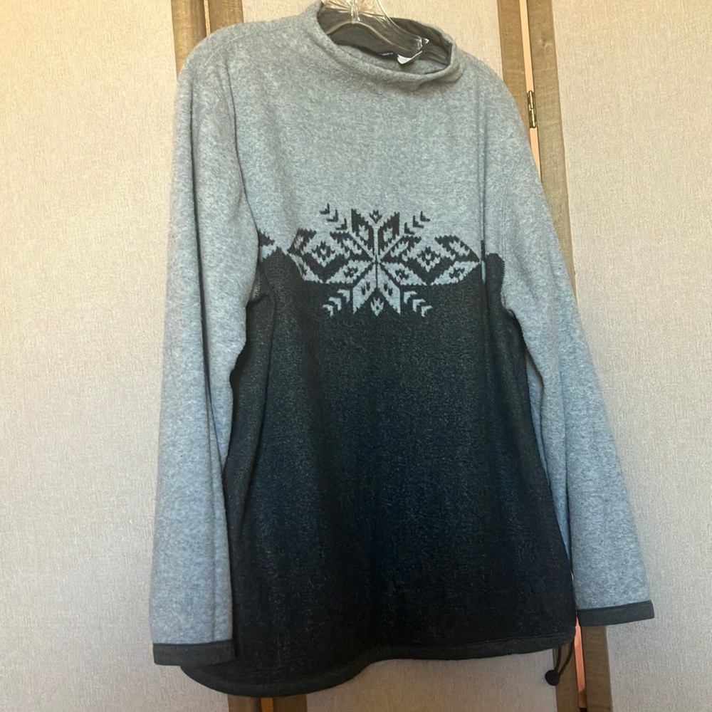 FINAL MARKDOWN Gray Snowflake Sweater large - Picture 1 of 5